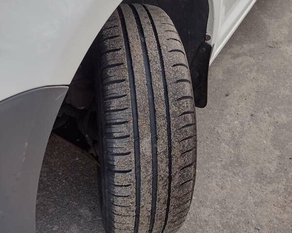 Белый Фольксваген Кадди, объемом двигателя 1.4 л и пробегом 294 тыс. км за 5400 $, фото 9 на Automoto.ua