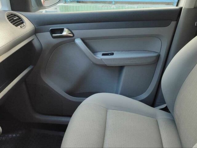 Белый Фольксваген Кадди, объемом двигателя 2 л и пробегом 194 тыс. км за 6900 $, фото 1 на Automoto.ua