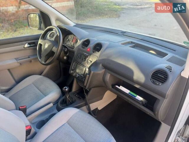 Белый Фольксваген Кадди, объемом двигателя 2 л и пробегом 235 тыс. км за 8300 $, фото 10 на Automoto.ua