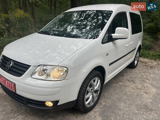 Белый Фольксваген Кадди, объемом двигателя 0 л и пробегом 206 тыс. км за 9300 $, фото 1 на Automoto.ua