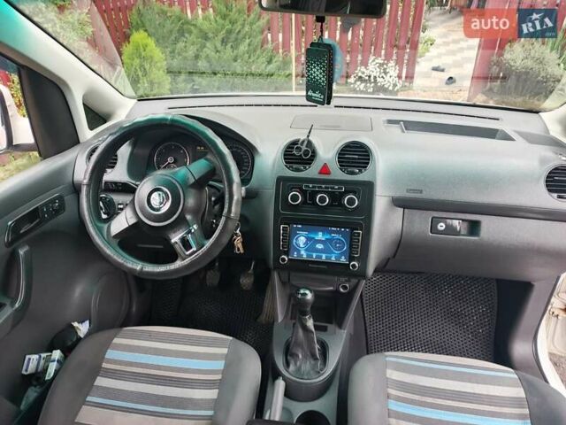 Белый Фольксваген Кадди, объемом двигателя 1.6 л и пробегом 285 тыс. км за 9300 $, фото 7 на Automoto.ua