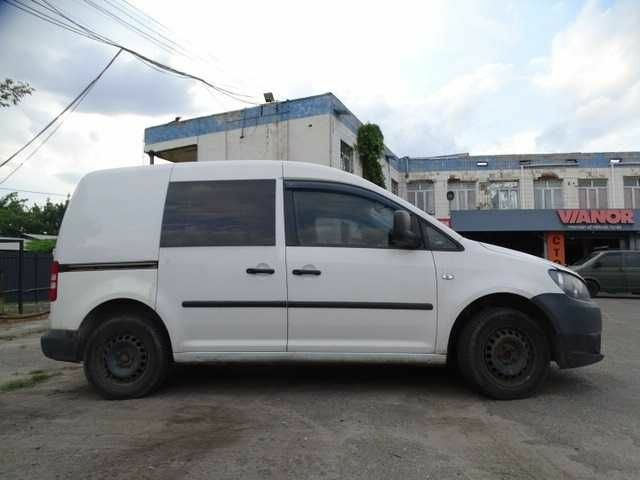 Белый Фольксваген Кадди, объемом двигателя 1.6 л и пробегом 259 тыс. км за 7200 $, фото 3 на Automoto.ua