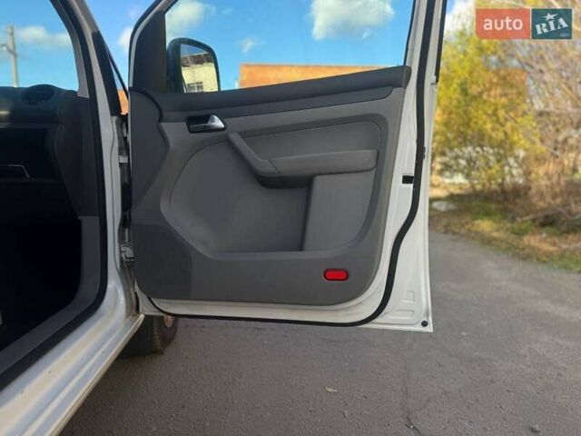 Белый Фольксваген Кадди, объемом двигателя 2 л и пробегом 235 тыс. км за 8300 $, фото 9 на Automoto.ua