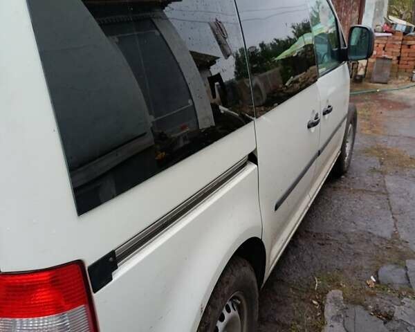 Белый Фольксваген Кадди, объемом двигателя 0 л и пробегом 203 тыс. км за 4000 $, фото 2 на Automoto.ua