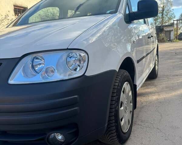 Белый Фольксваген Кадди, объемом двигателя 2 л и пробегом 235 тыс. км за 8300 $, фото 6 на Automoto.ua