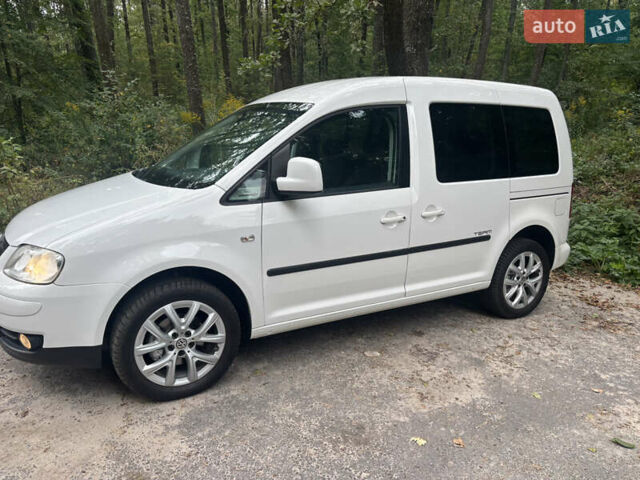 Белый Фольксваген Кадди, объемом двигателя 0 л и пробегом 206 тыс. км за 9300 $, фото 2 на Automoto.ua
