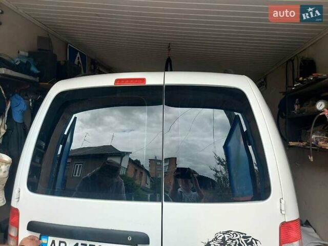 Белый Фольксваген Кадди, объемом двигателя 1.6 л и пробегом 290 тыс. км за 8100 $, фото 1 на Automoto.ua
