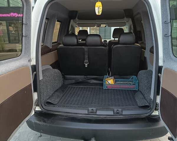 Белый Фольксваген Кадди, объемом двигателя 1.6 л и пробегом 247 тыс. км за 9500 $, фото 5 на Automoto.ua