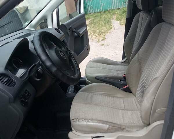 Белый Фольксваген Кадди, объемом двигателя 1.6 л и пробегом 290 тыс. км за 8100 $, фото 20 на Automoto.ua