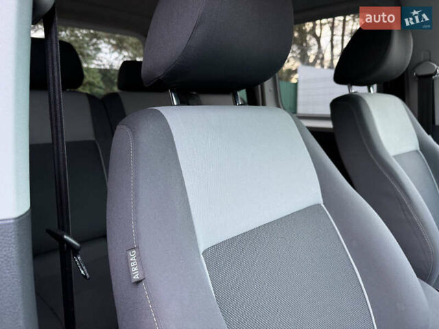 Белый Фольксваген Кадди, объемом двигателя 1.6 л и пробегом 212 тыс. км за 8550 $, фото 12 на Automoto.ua