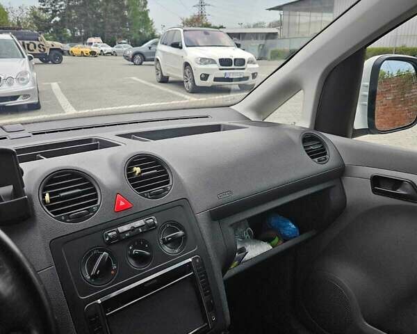 Белый Фольксваген Кадди, объемом двигателя 1.9 л и пробегом 270 тыс. км за 8900 $, фото 1 на Automoto.ua