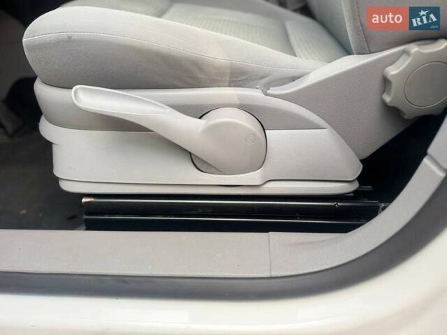 Белый Фольксваген Кадди, объемом двигателя 2 л и пробегом 235 тыс. км за 8300 $, фото 17 на Automoto.ua