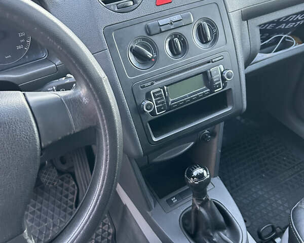 Белый Фольксваген Кадди, объемом двигателя 0 л и пробегом 199 тыс. км за 8500 $, фото 6 на Automoto.ua