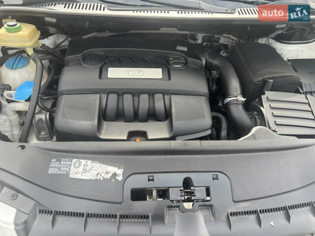 Белый Фольксваген Кадди, объемом двигателя 0 л и пробегом 206 тыс. км за 9300 $, фото 9 на Automoto.ua