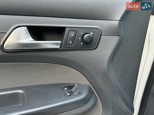 Белый Фольксваген Кадди, объемом двигателя 1.6 л и пробегом 212 тыс. км за 8550 $, фото 13 на Automoto.ua