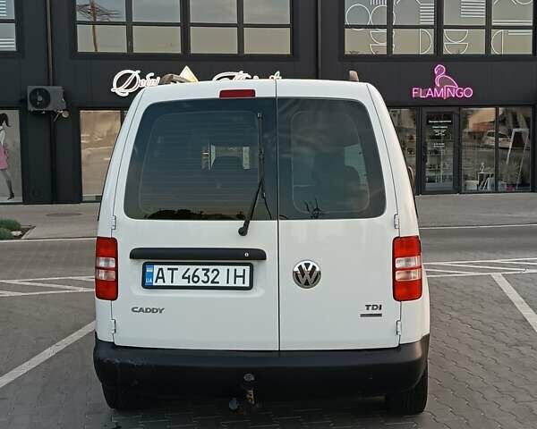 Белый Фольксваген Кадди, объемом двигателя 1.6 л и пробегом 247 тыс. км за 9500 $, фото 4 на Automoto.ua