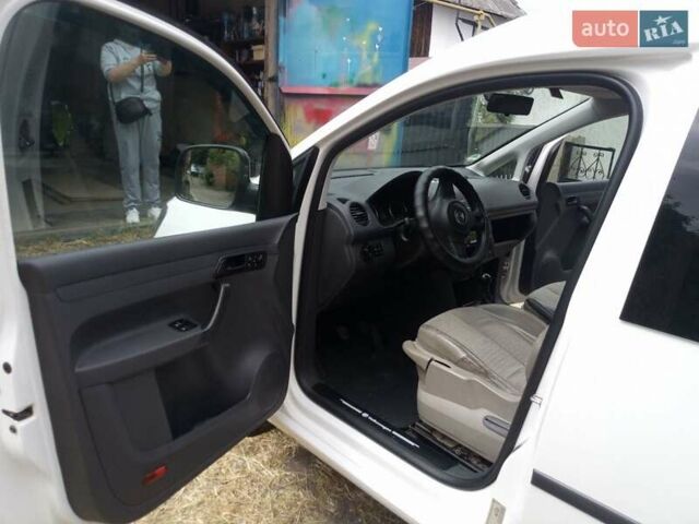 Белый Фольксваген Кадди, объемом двигателя 1.6 л и пробегом 290 тыс. км за 8100 $, фото 21 на Automoto.ua