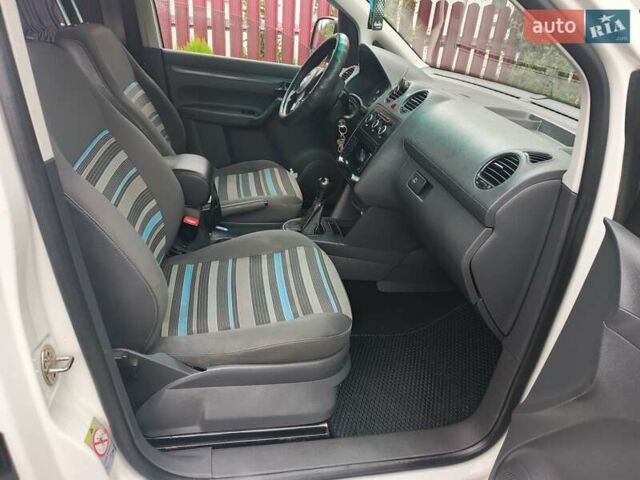 Белый Фольксваген Кадди, объемом двигателя 1.6 л и пробегом 285 тыс. км за 9300 $, фото 9 на Automoto.ua