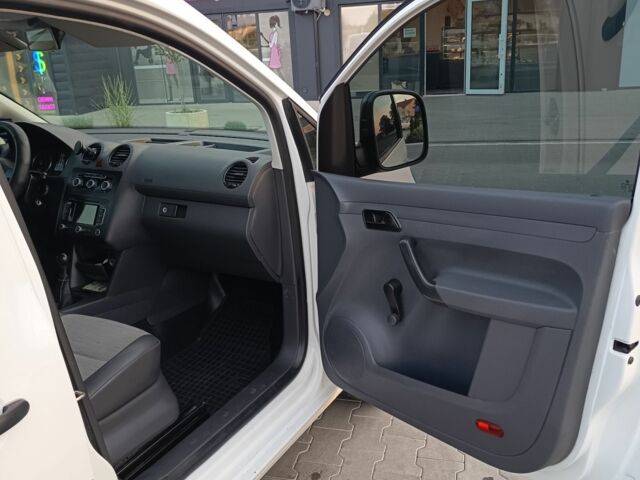 Белый Фольксваген Кадди, объемом двигателя 1.6 л и пробегом 247 тыс. км за 9500 $, фото 3 на Automoto.ua