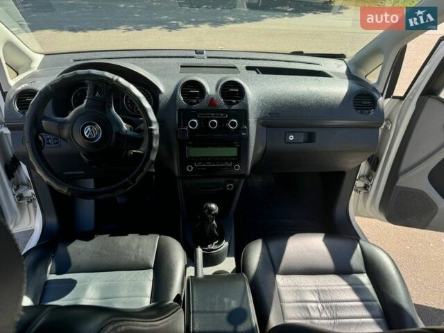 Білий Фольксваген Кадді, об'ємом двигуна 1.6 л та пробігом 286 тис. км за 10000 $, фото 15 на Automoto.ua