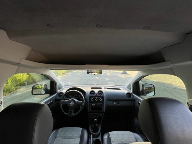 Белый Фольксваген Кадди, объемом двигателя 1.2 л и пробегом 295 тыс. км за 5500 $, фото 1 на Automoto.ua