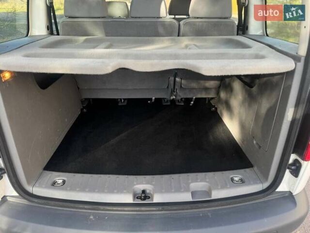 Белый Фольксваген Кадди, объемом двигателя 2 л и пробегом 235 тыс. км за 8300 $, фото 19 на Automoto.ua