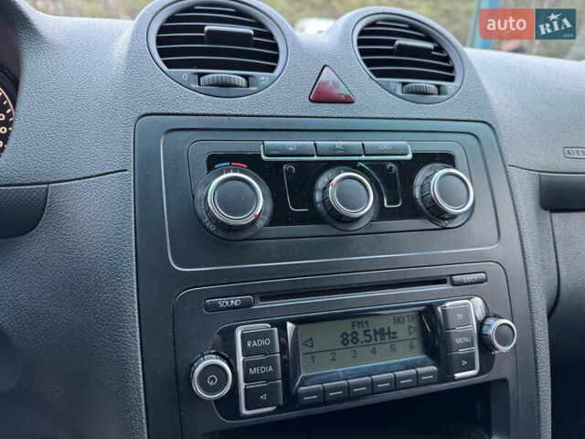 Белый Фольксваген Кадди, объемом двигателя 1.6 л и пробегом 212 тыс. км за 8550 $, фото 4 на Automoto.ua