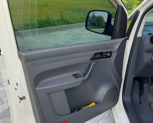 Білий Фольксваген Кадді, об'ємом двигуна 1.6 л та пробігом 286 тис. км за 8400 $, фото 12 на Automoto.ua