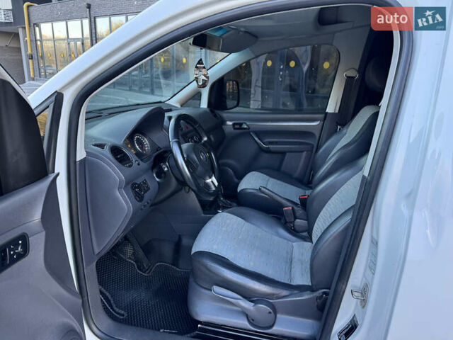 Білий Фольксваген Кадді, об'ємом двигуна 1.6 л та пробігом 321 тис. км за 8400 $, фото 12 на Automoto.ua