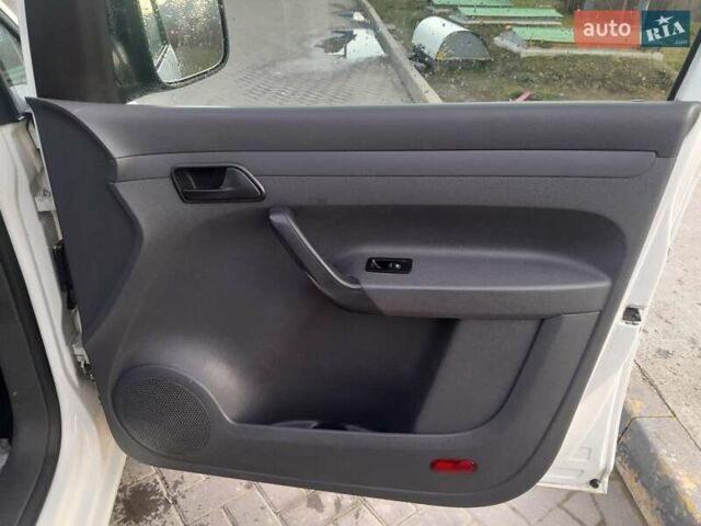 Білий Фольксваген Кадді, об'ємом двигуна 1.6 л та пробігом 230 тис. км за 9000 $, фото 9 на Automoto.ua