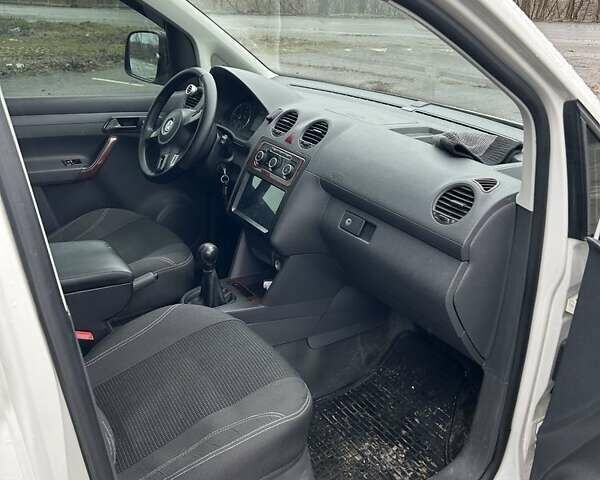 Білий Фольксваген Кадді, об'ємом двигуна 1.6 л та пробігом 300 тис. км за 7700 $, фото 2 на Automoto.ua