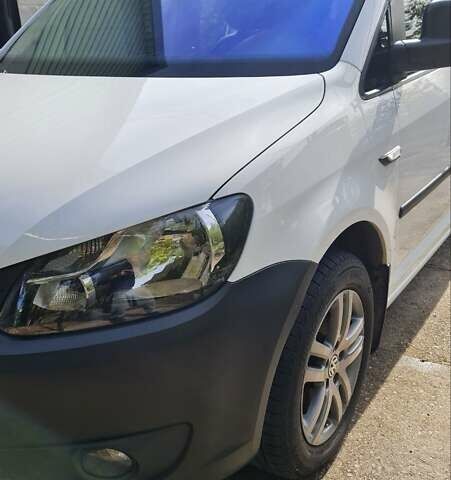 Белый Фольксваген Кадди, объемом двигателя 1.6 л и пробегом 153 тыс. км за 10500 $, фото 2 на Automoto.ua