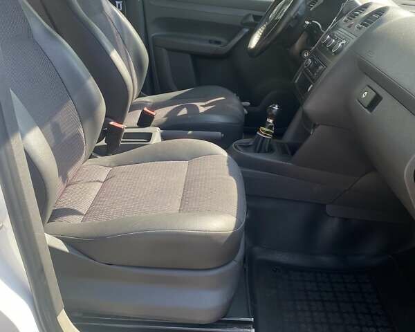 Белый Фольксваген Кадди, объемом двигателя 2 л и пробегом 222 тыс. км за 10900 $, фото 10 на Automoto.ua