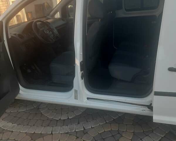 Белый Фольксваген Кадди, объемом двигателя 1.6 л и пробегом 167 тыс. км за 8000 $, фото 3 на Automoto.ua