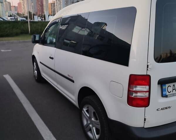 Белый Фольксваген Кадди, объемом двигателя 1.6 л и пробегом 253 тыс. км за 8400 $, фото 5 на Automoto.ua