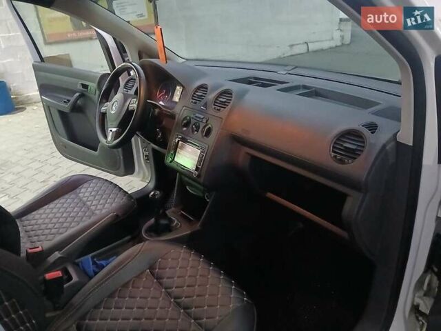 Белый Фольксваген Кадди, объемом двигателя 1.6 л и пробегом 200 тыс. км за 7309 $, фото 34 на Automoto.ua