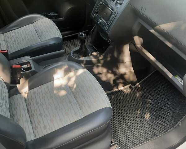 Білий Фольксваген Кадді, об'ємом двигуна 1.6 л та пробігом 88 тис. км за 10000 $, фото 10 на Automoto.ua