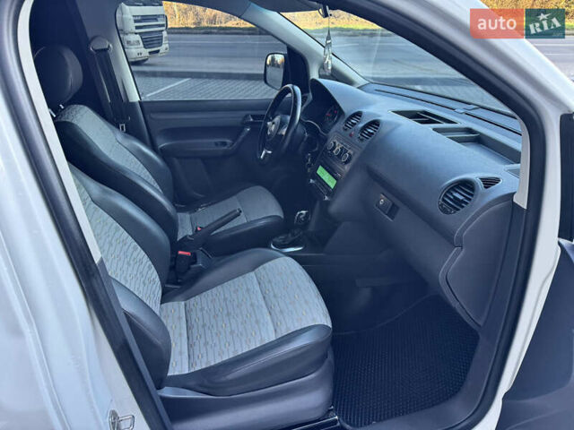 Білий Фольксваген Кадді, об'ємом двигуна 1.6 л та пробігом 321 тис. км за 8400 $, фото 14 на Automoto.ua