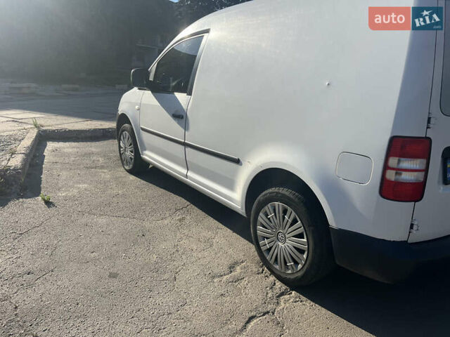 Белый Фольксваген Кадди, объемом двигателя 1.6 л и пробегом 330 тыс. км за 6500 $, фото 2 на Automoto.ua
