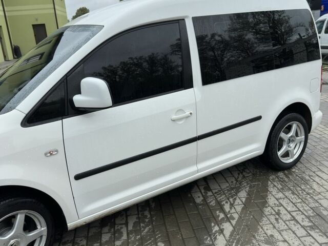 Белый Фольксваген Кадди, объемом двигателя 1.6 л и пробегом 192 тыс. км за 8300 $, фото 2 на Automoto.ua