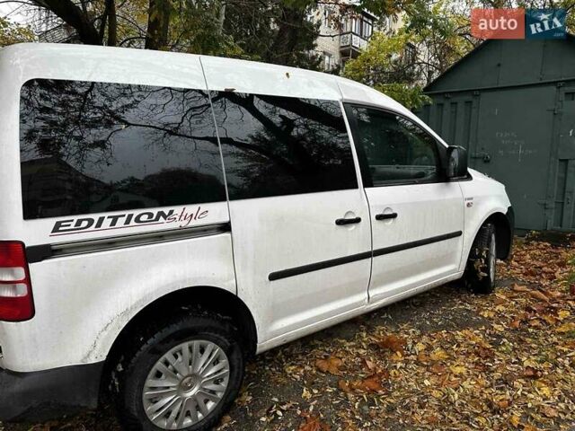 Белый Фольксваген Кадди, объемом двигателя 1.6 л и пробегом 260 тыс. км за 10000 $, фото 4 на Automoto.ua