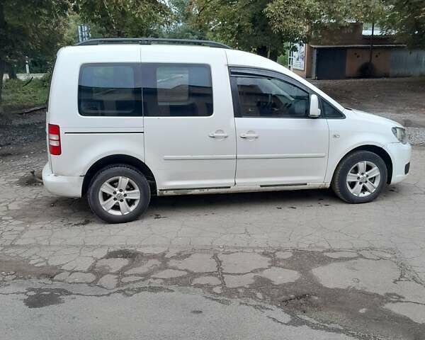 Белый Фольксваген Кадди, объемом двигателя 1.6 л и пробегом 420 тыс. км за 8300 $, фото 1 на Automoto.ua