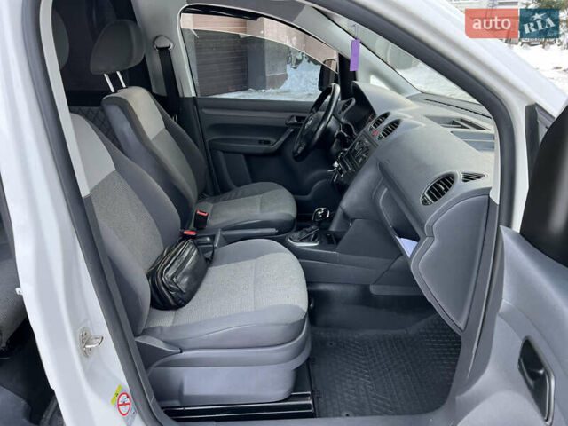 Белый Фольксваген Кадди, объемом двигателя 1.6 л и пробегом 211 тыс. км за 9500 $, фото 45 на Automoto.ua