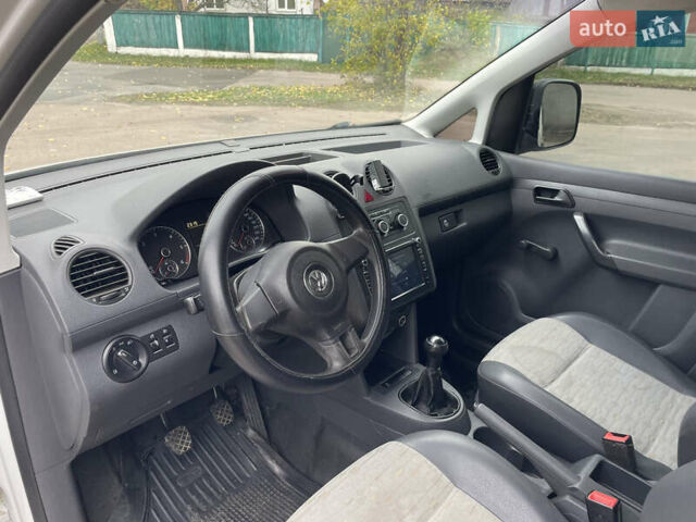 Белый Фольксваген Кадди, объемом двигателя 1.97 л и пробегом 337 тыс. км за 6700 $, фото 6 на Automoto.ua