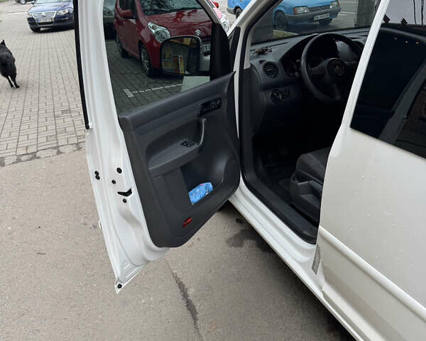 Белый Фольксваген Кадди, объемом двигателя 1.6 л и пробегом 116 тыс. км за 8700 $, фото 7 на Automoto.ua