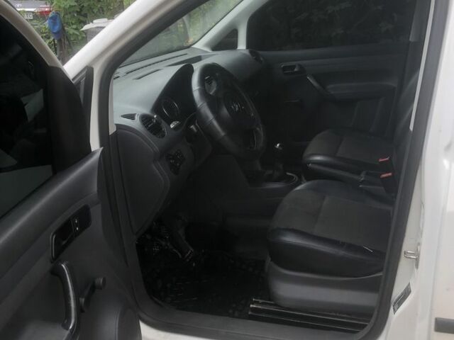 Белый Фольксваген Кадди, объемом двигателя 1.2 л и пробегом 171 тыс. км за 5800 $, фото 4 на Automoto.ua