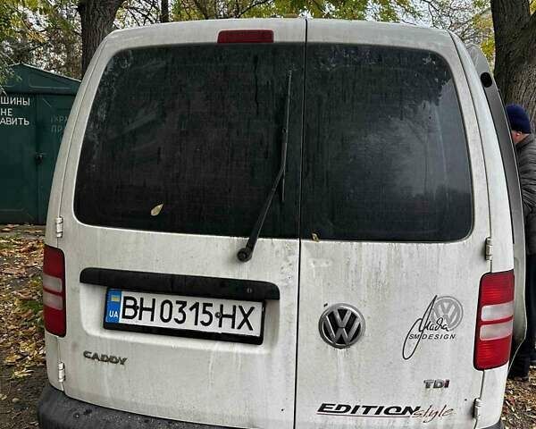 Белый Фольксваген Кадди, объемом двигателя 1.6 л и пробегом 260 тыс. км за 10000 $, фото 1 на Automoto.ua