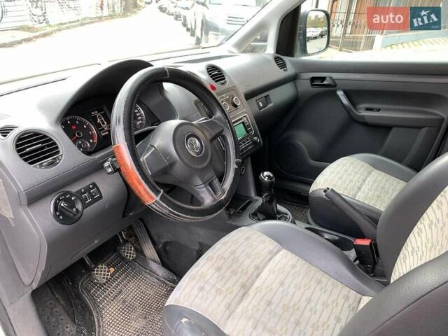 Белый Фольксваген Кадди, объемом двигателя 2 л и пробегом 195 тыс. км за 8630 $, фото 24 на Automoto.ua