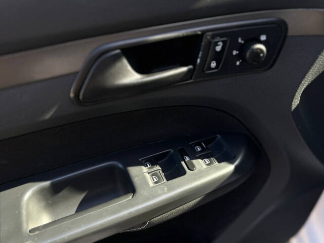 Білий Фольксваген Кадді, об'ємом двигуна 2 л та пробігом 229 тис. км за 10500 $, фото 6 на Automoto.ua