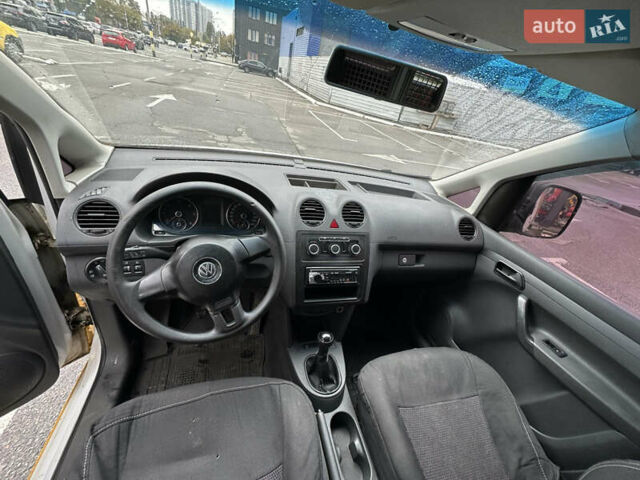 Білий Фольксваген Кадді, об'ємом двигуна 1.6 л та пробігом 260 тис. км за 6000 $, фото 5 на Automoto.ua
